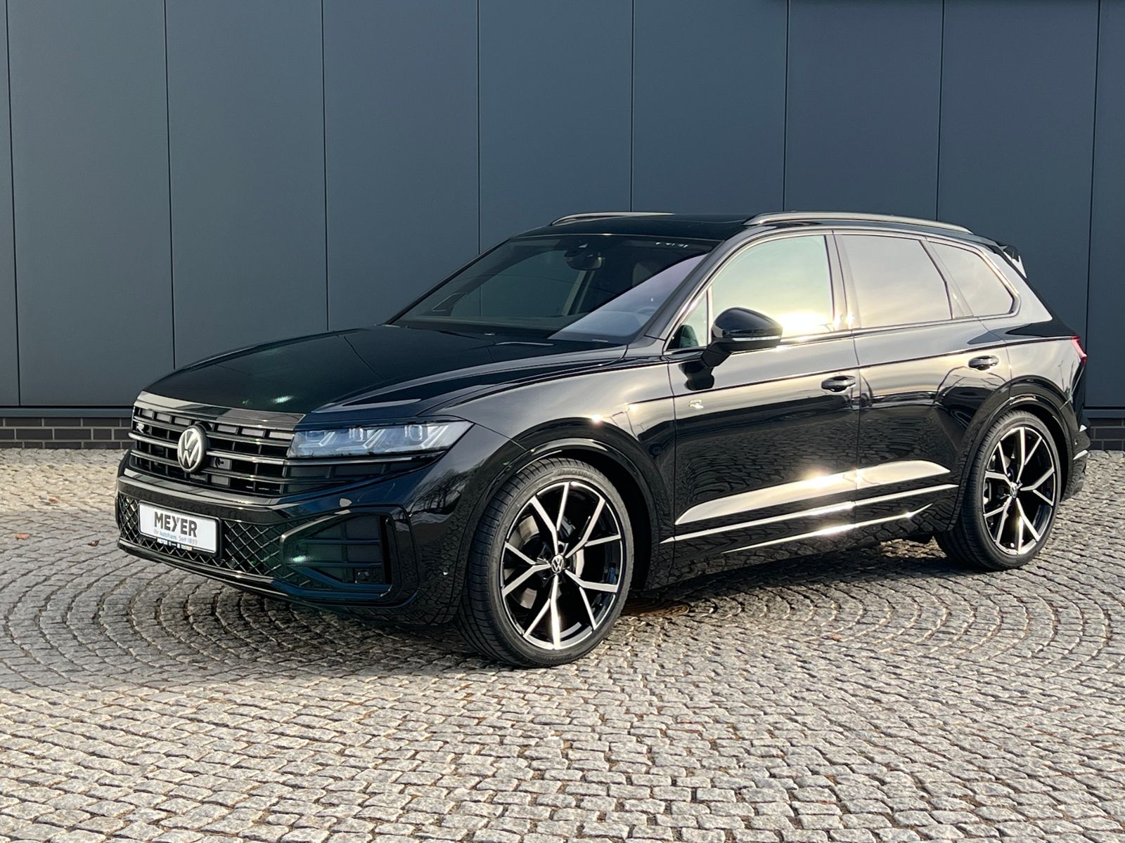 Fahrzeugabbildung Volkswagen Touareg R-Line FINAL EDITION V6 TDI SCR 4MOTION