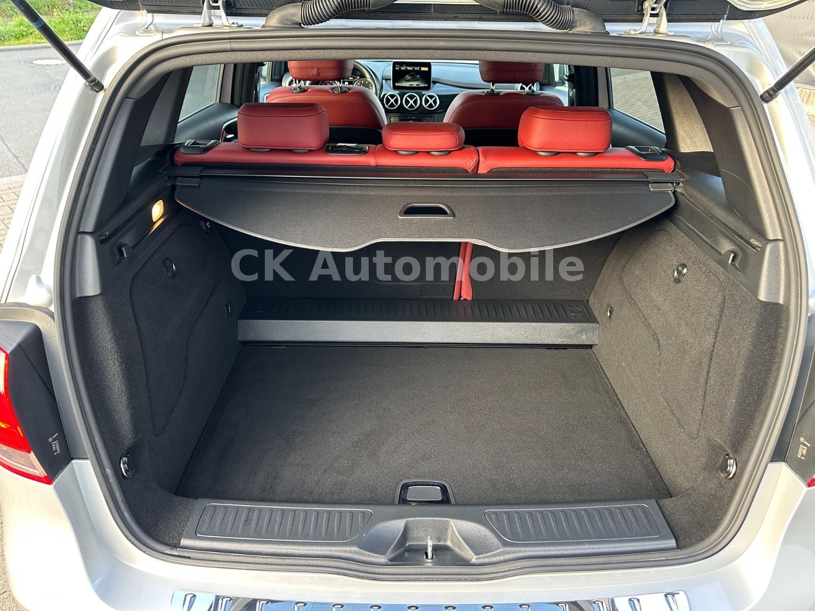 Fahrzeugabbildung Mercedes-Benz B 220 4Matic AMG-Line/Navi/Tempomat/PDC/AHK