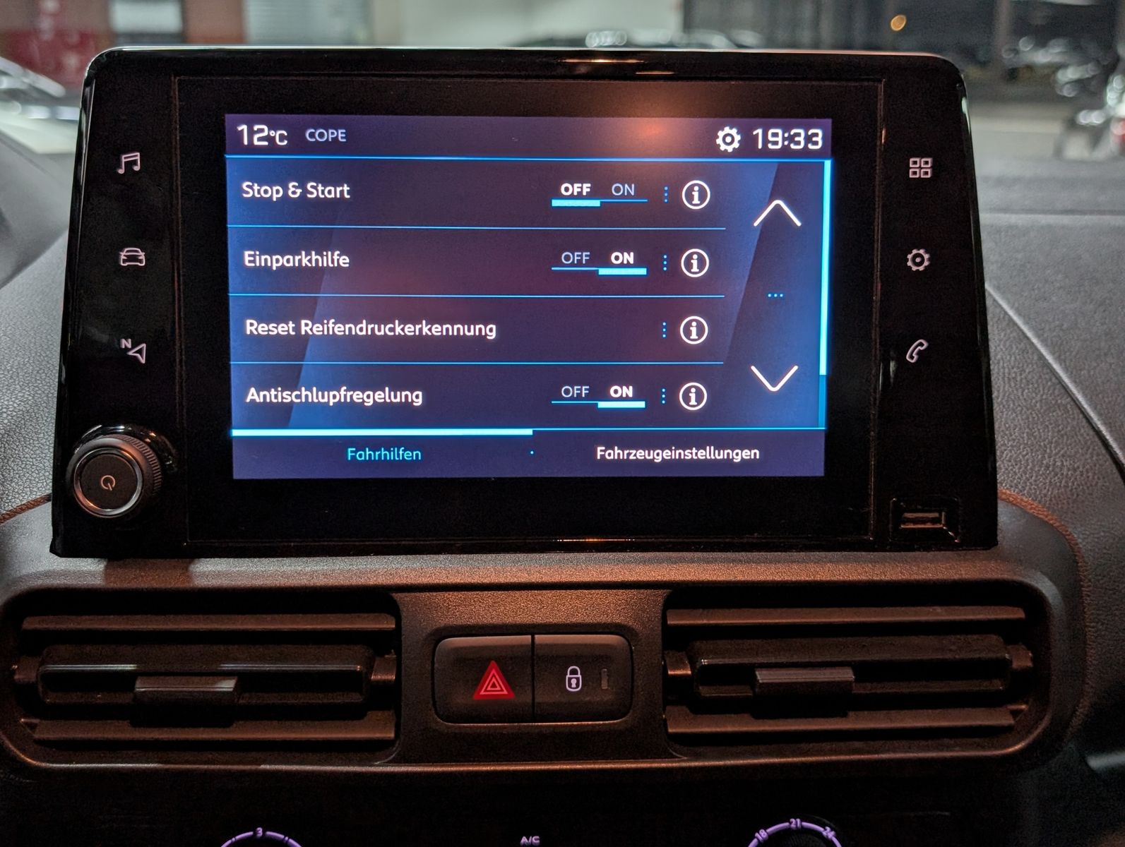 Fahrzeugabbildung Peugeot Rifter L1 Active BlueHDI TEMP PDC KLIMA BLUETOOT