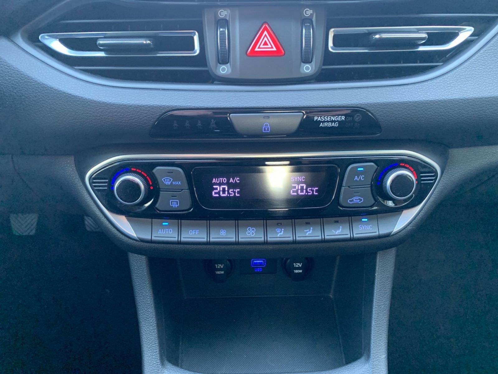 Fahrzeugabbildung Hyundai i30 1.0 T-GDI Edition 30 1Hd Kamera Sitzheizung