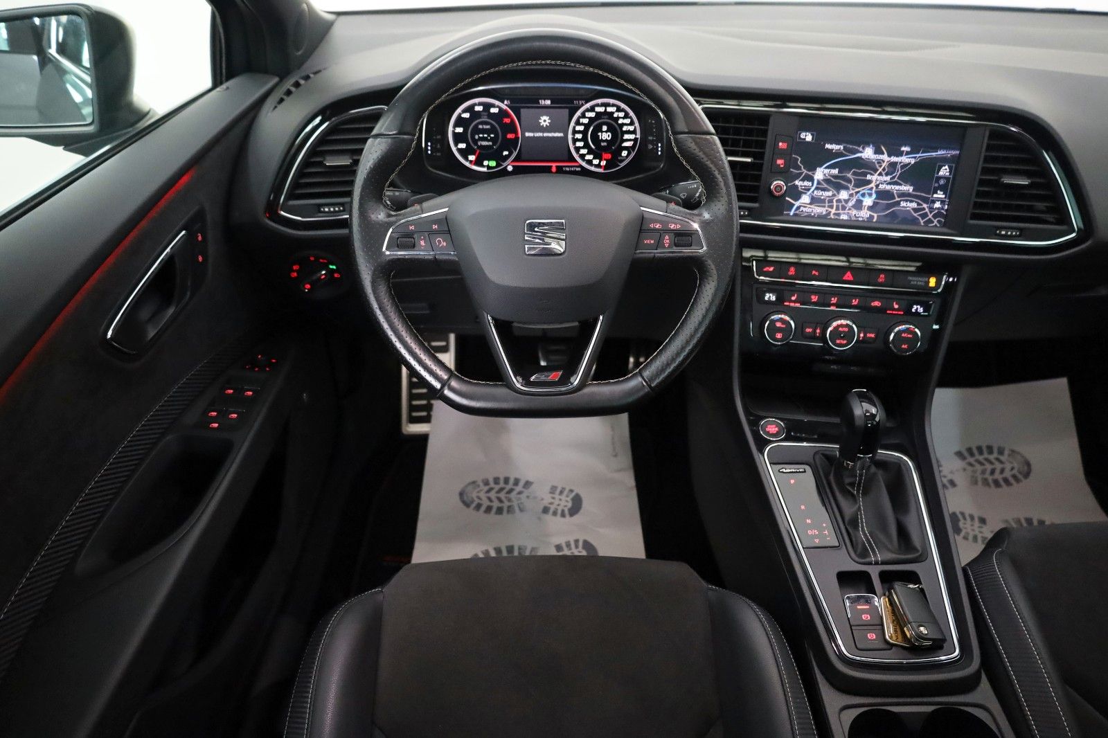 Fahrzeugabbildung SEAT Leon ST Cupra 300 4Drive TLeder,Navi,LED,PanDach