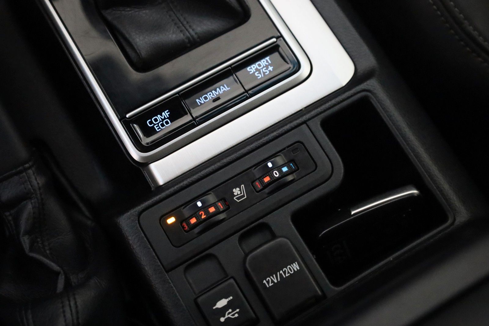 Fahrzeugabbildung Toyota Land Cruiser Executive,Leder,Navi,Sitzlüft., AHK