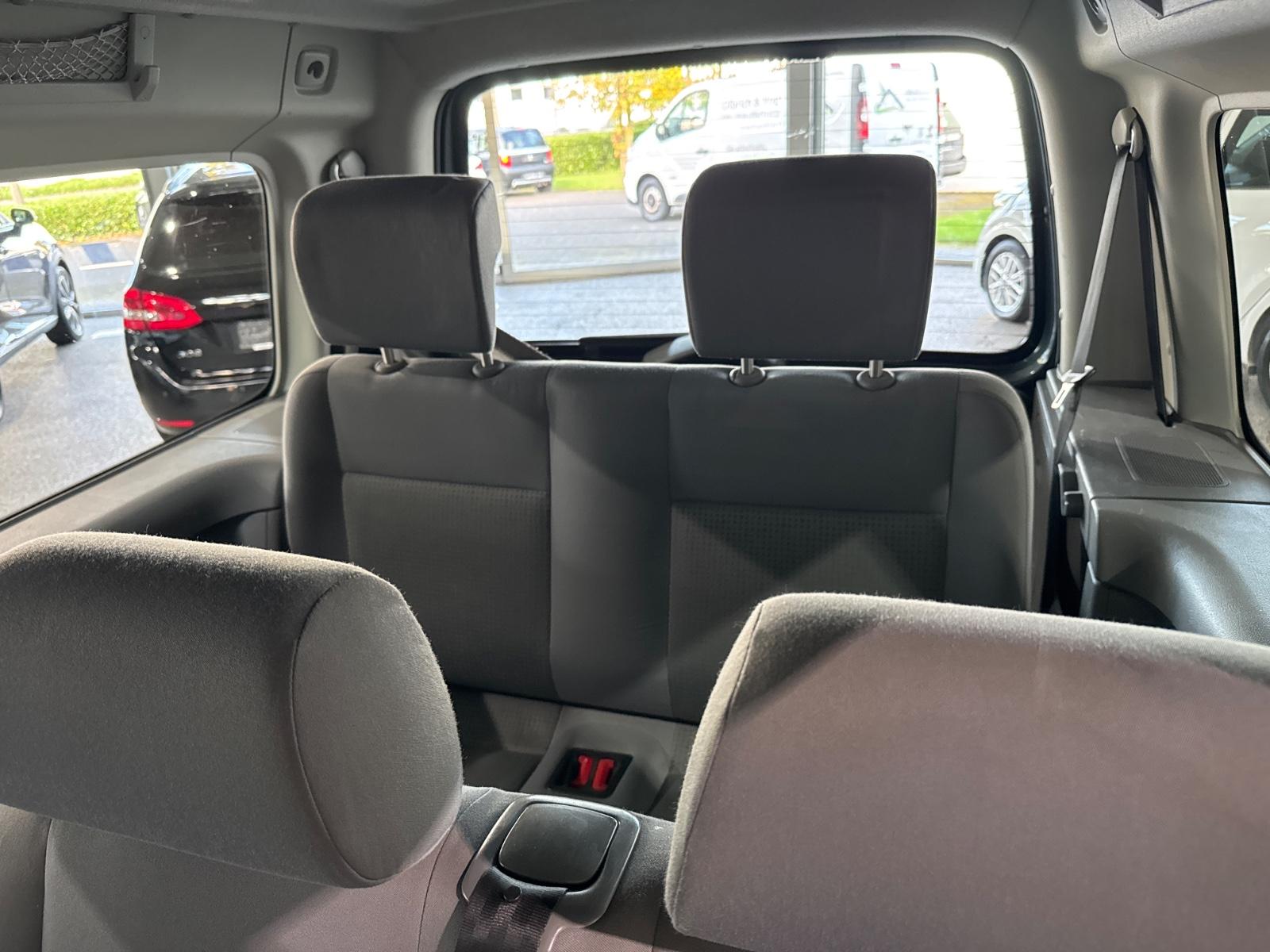 Volkswagen Caddy 1.6i Maxi Life 7SitzerKlimaPDCTüv 11/2027