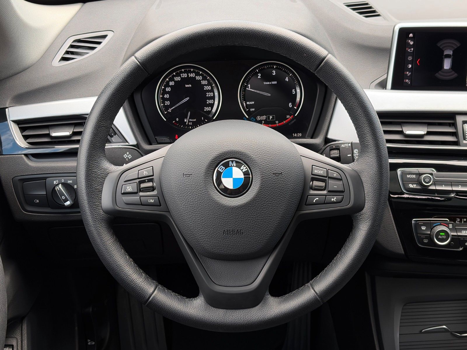 Fahrzeugabbildung BMW X1 sDrive 20d Temp. AHK PANO LED CAM KZG CarPlay