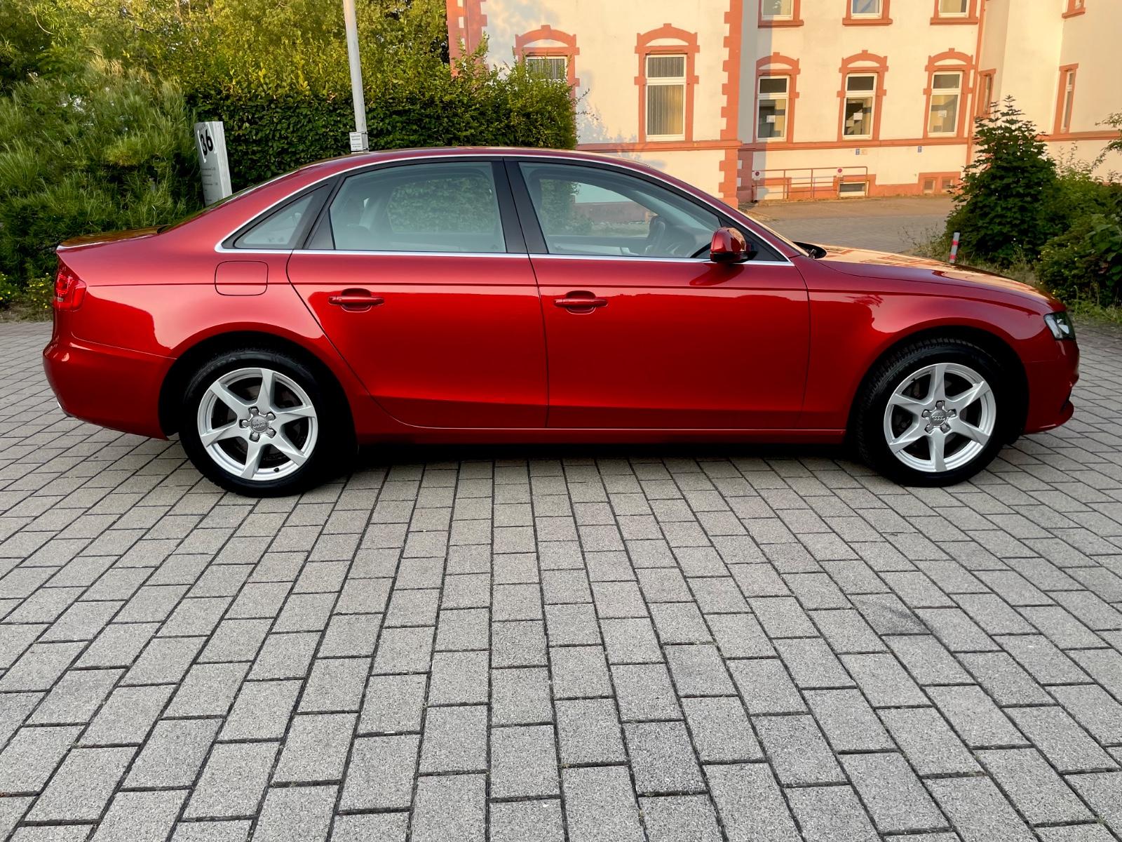 Audi A4 3.0 TDI quattro Ambition | 239 ch | BVA | Siège conducteur électrique | Sièges chauffants | Bi-xénon | Attelage amovible | 1re main