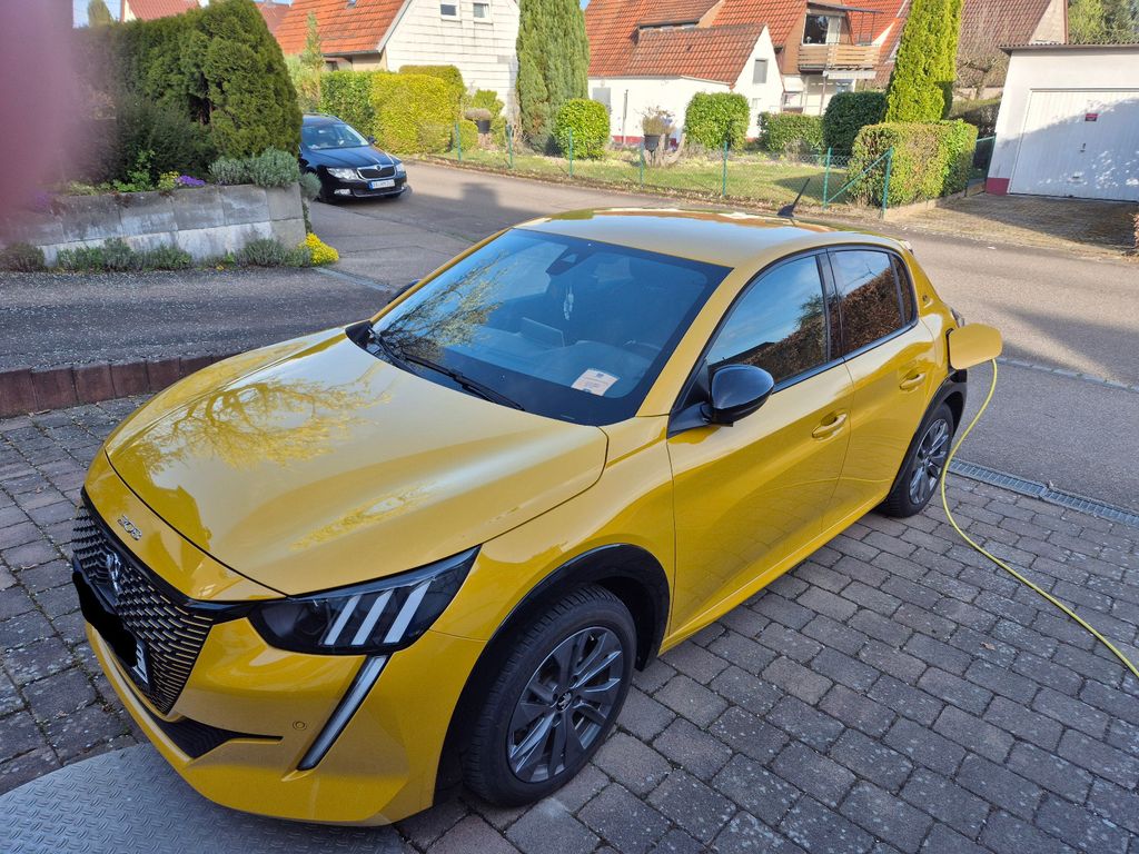 Image of Peugeot e-208