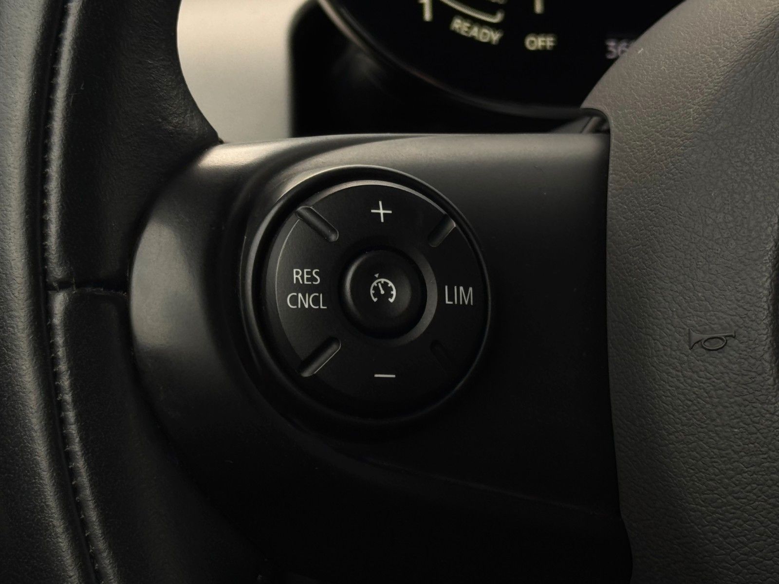 Fahrzeugabbildung MINI ONE Aut. CarPlay Navigation Tempomat PDC SHZ