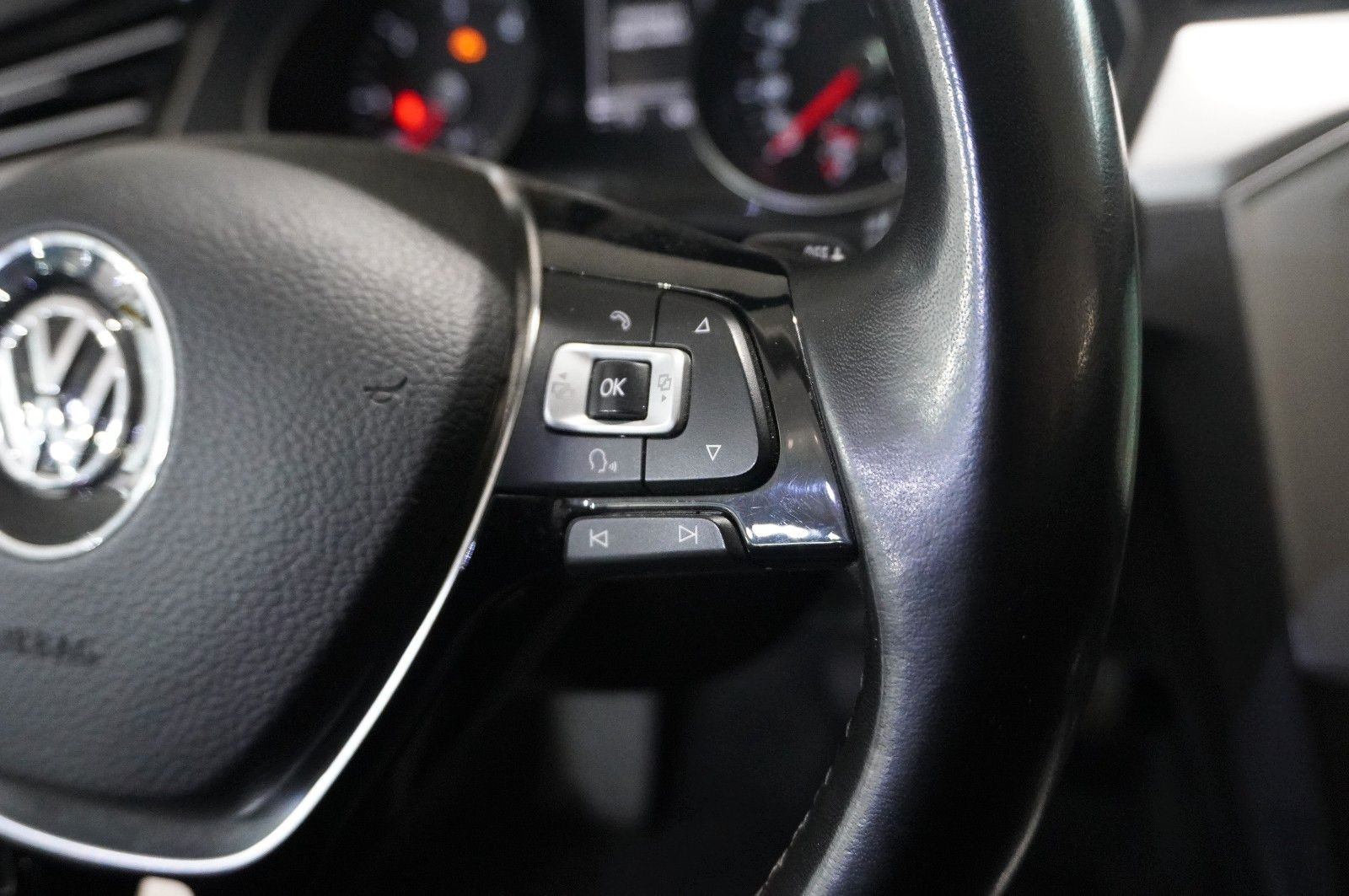 Fahrzeugabbildung Volkswagen Passat Vari. 2.0D COMFORTL. NAVI/LED/SPORT/AHK