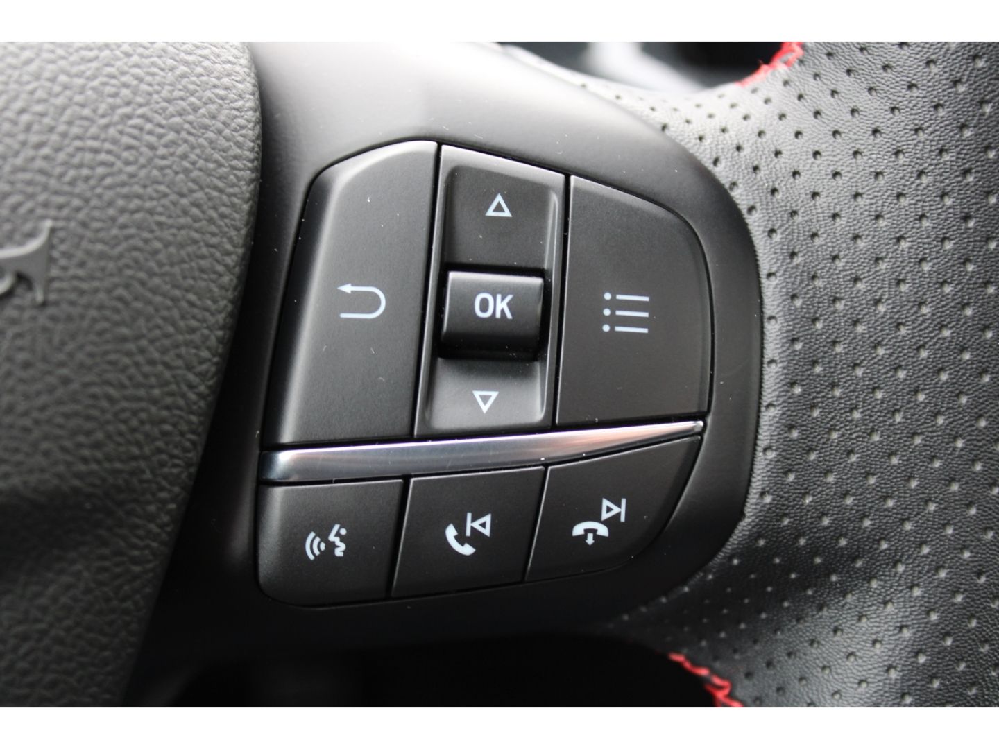 FORD Focus ST-Line X 1.0 EcoBoost ACC LED B&O TWA RFK - Image 16