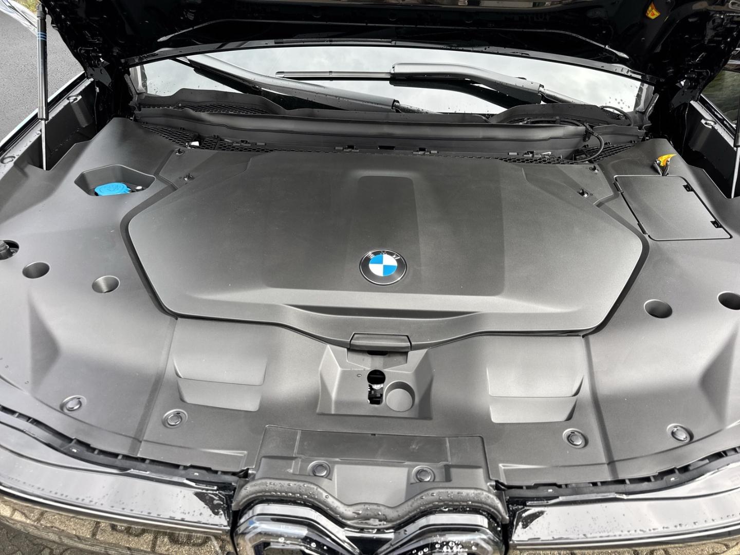 BMW iX3 40 M Sport LMR 21'' Sportpaket HUD AHK Sound