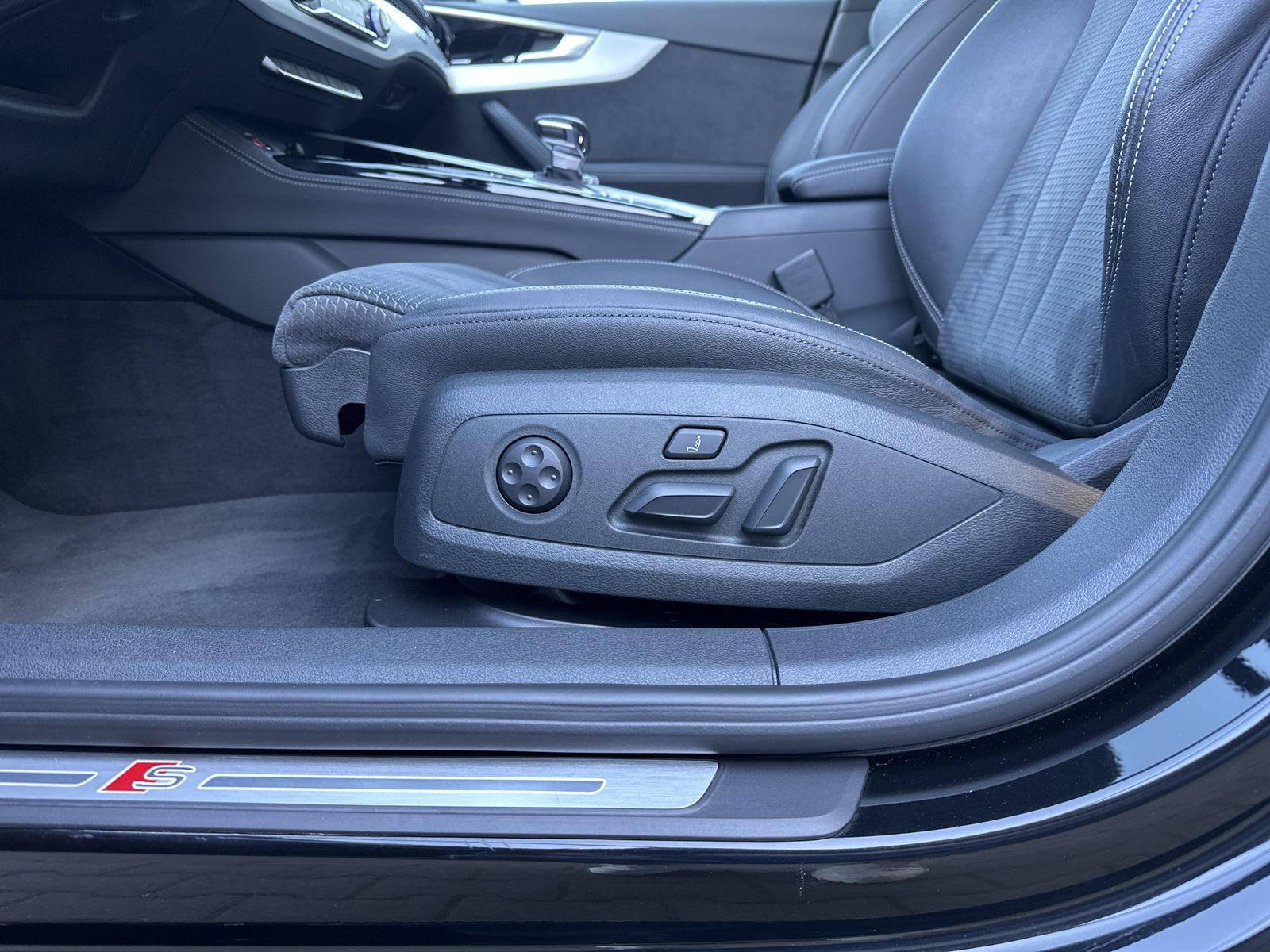 Fahrzeugabbildung Audi S4 Avant 3.0 TDI Quattro NAV+MATRIX+MASSAGE+KAM