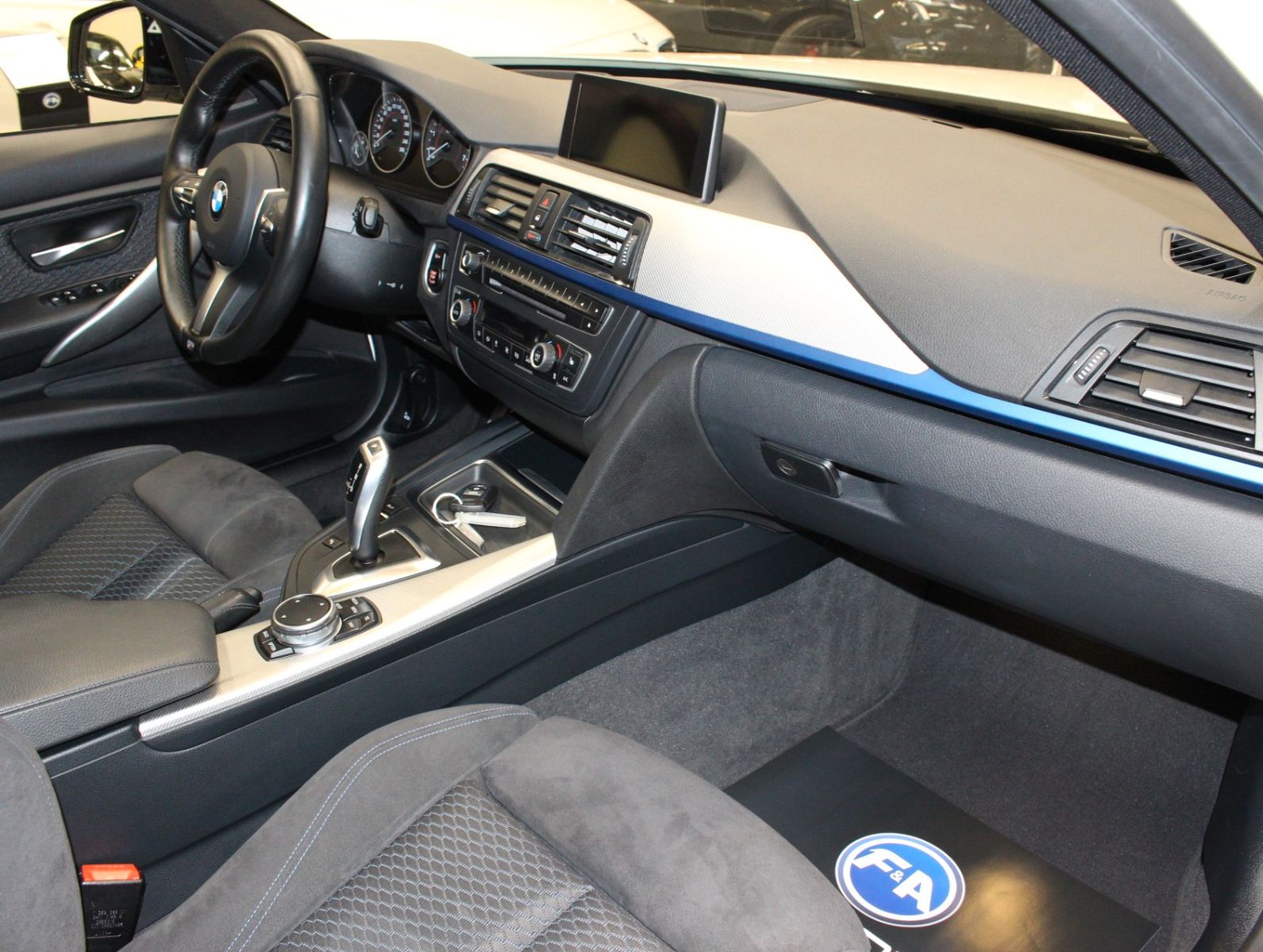 Fahrzeugabbildung BMW 335i xDrive M Sport*Head-up*Kamera*Harman-Kardon