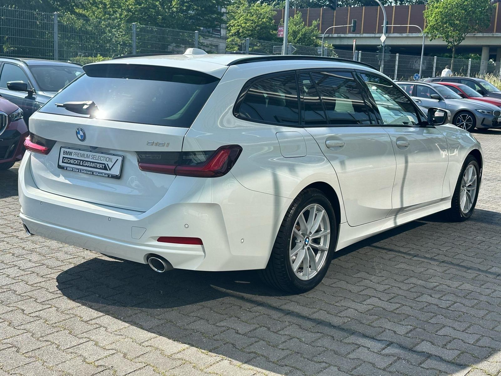 BMW 318i Touring DrivingAssist Stop&Go HeadUp AHK