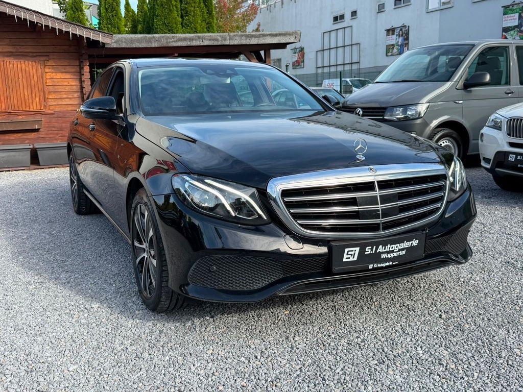 Image of Mercedes-Benz E 220