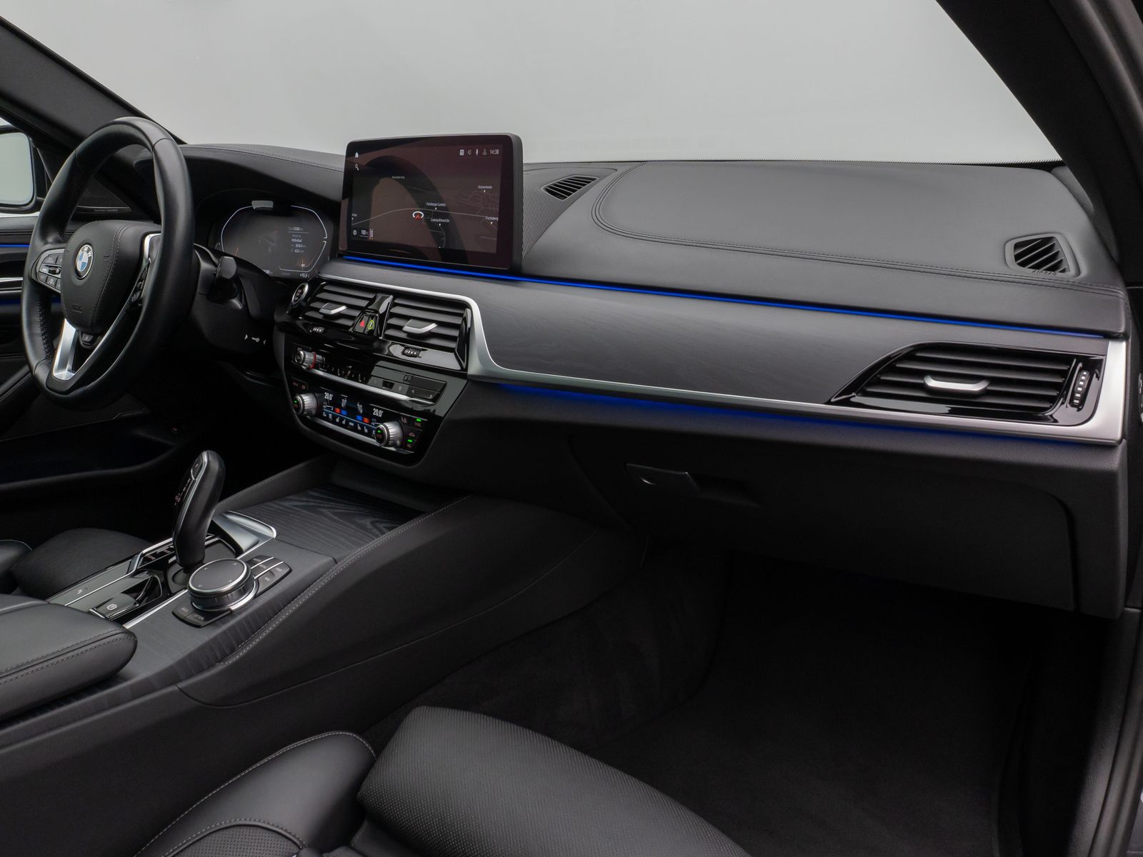 Fahrzeugabbildung BMW 540d xD LuxuryLine Panorama Laser Kamera HUD H/K