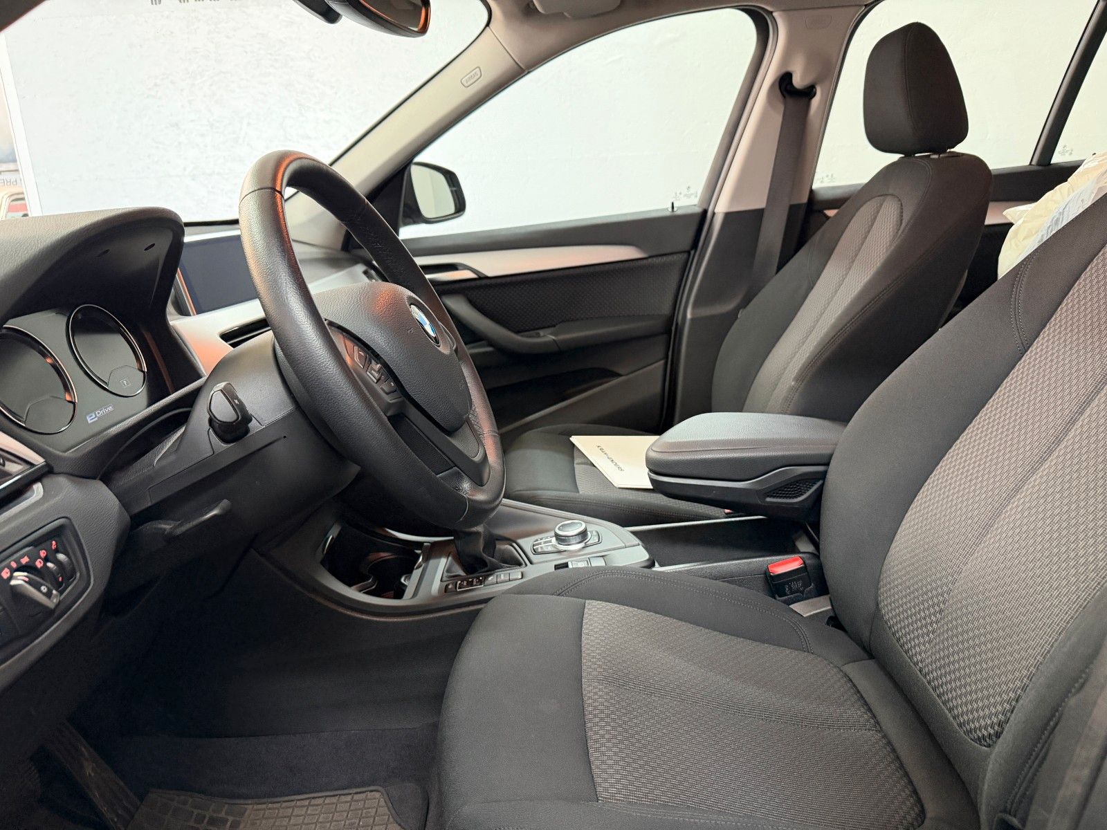 BMW X1 xDrive 25 e Advantage Hybrid 8xRäder TÜV9-27 foto 12