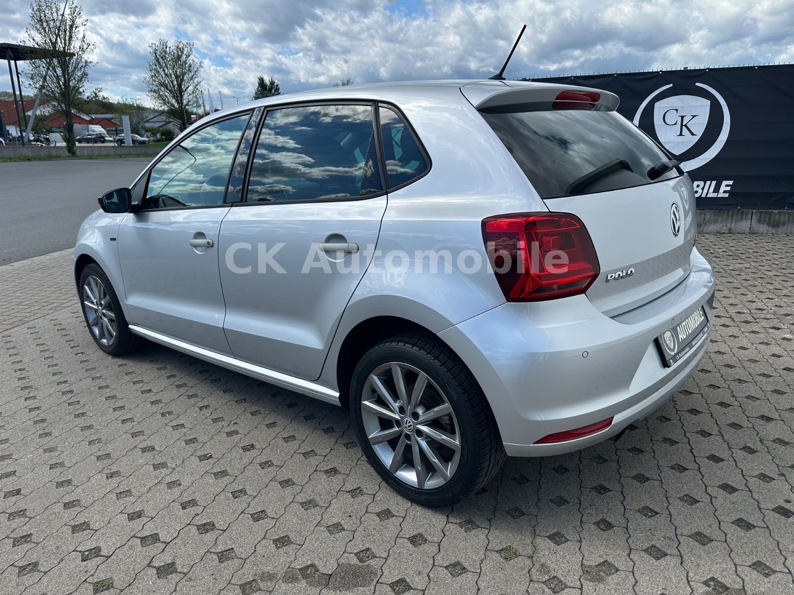 Fahrzeugabbildung Volkswagen Polo V Fresh 1.2 TSI DSG/Klimaanlage/SHZ/PDC