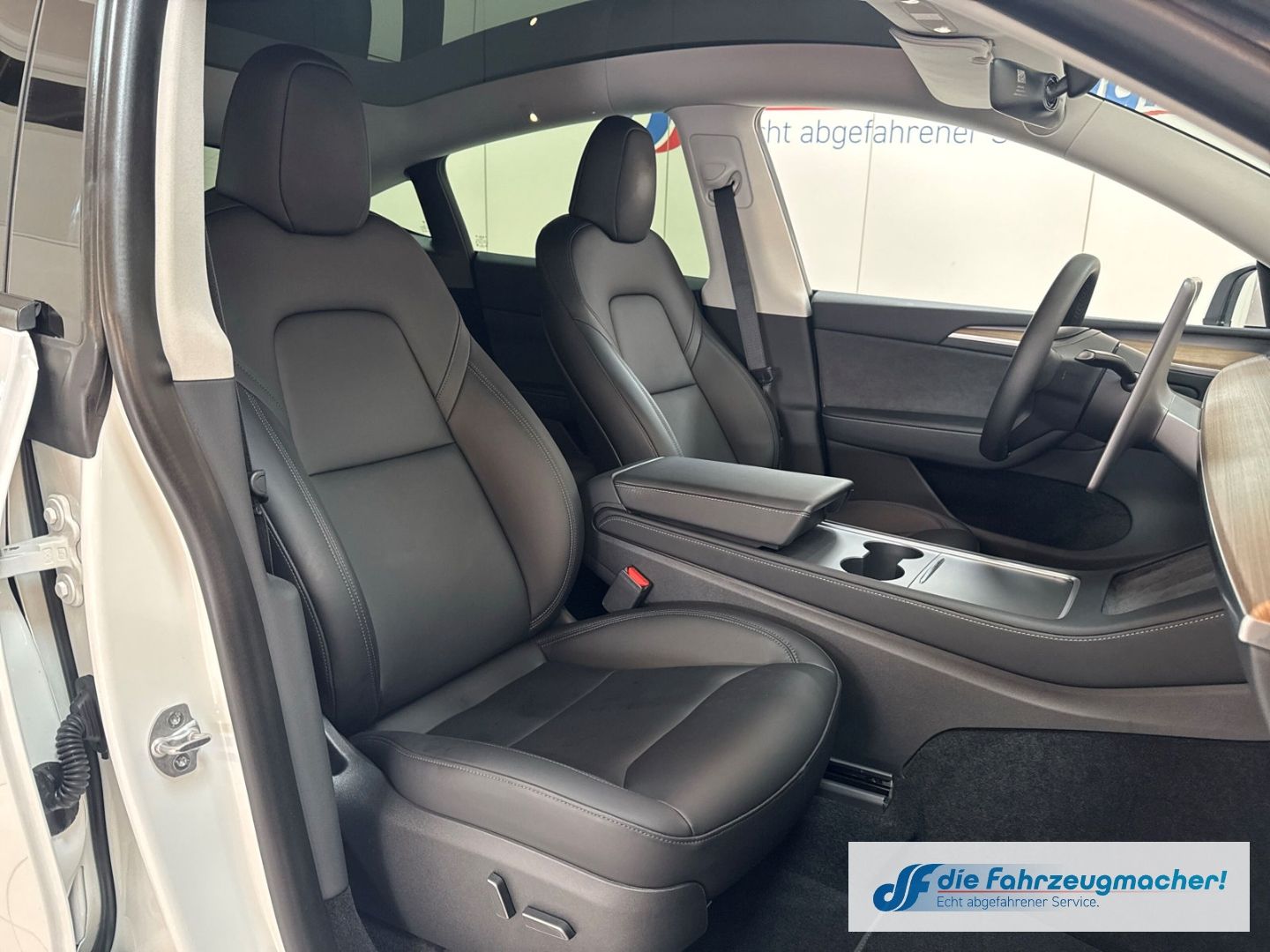 Fahrzeugabbildung Tesla Model Y RWD Panorama Navi Soundsystem LED ACC WL