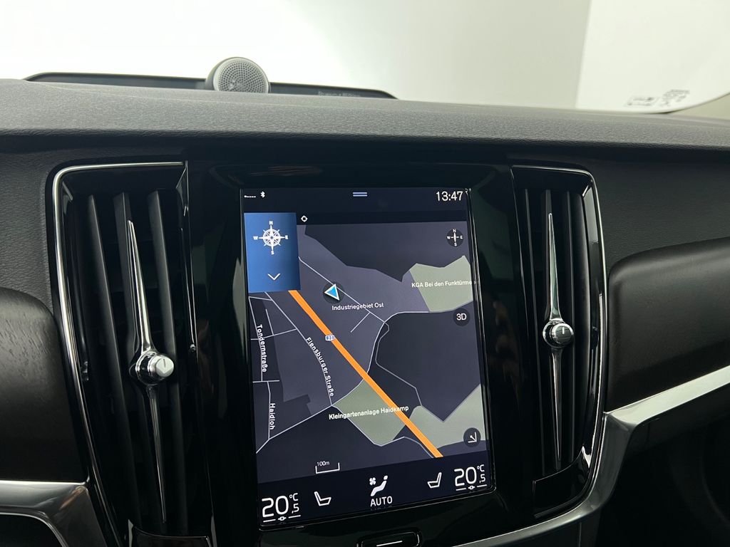 VOLVO V90 Cross Country D5 ALLRAD / 1.HD /235PS /B&W VOLVO V90 Cross Country D5 ALLRAD / 1.HD /235PS /B&W