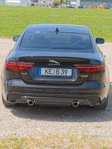 Jaguar XE P250 R-DYNAMIC BLACK Automatik R-DYNAMIC ... - schwarze Jaguar XE