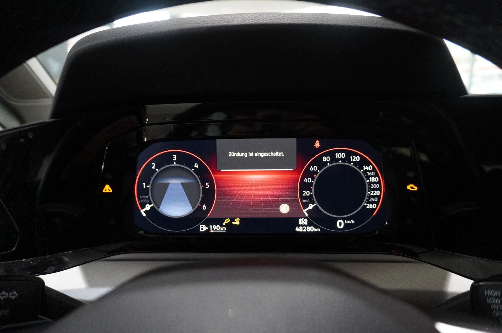 Fahrzeugabbildung Volkswagen Golf VIII Lim. 2.0 TDI LIFE NAVI/LED/VIRT./DAB+