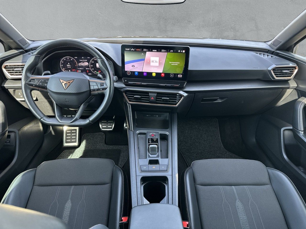 Fahrzeugabbildung CUPRA Leon Sportstourer VZ 2.0 TSI 245 PS 7-Gang-DSG - mit KI generiert/bearbeitet