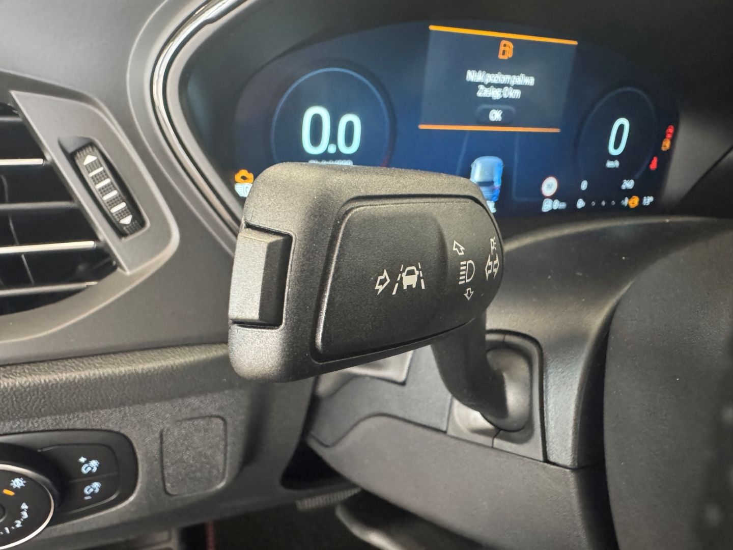 Fahrzeugabbildung Ford Focus ST-Line X B&O VerkehrszeichenER LED Kamera