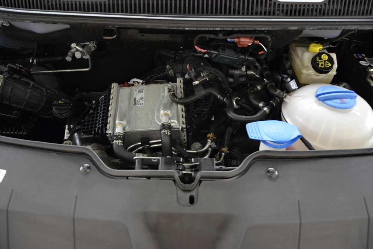 Fahrzeugabbildung Volkswagen T6.1 Transporter Kombi 2.0l TDI 81kW 5-Gang AHK