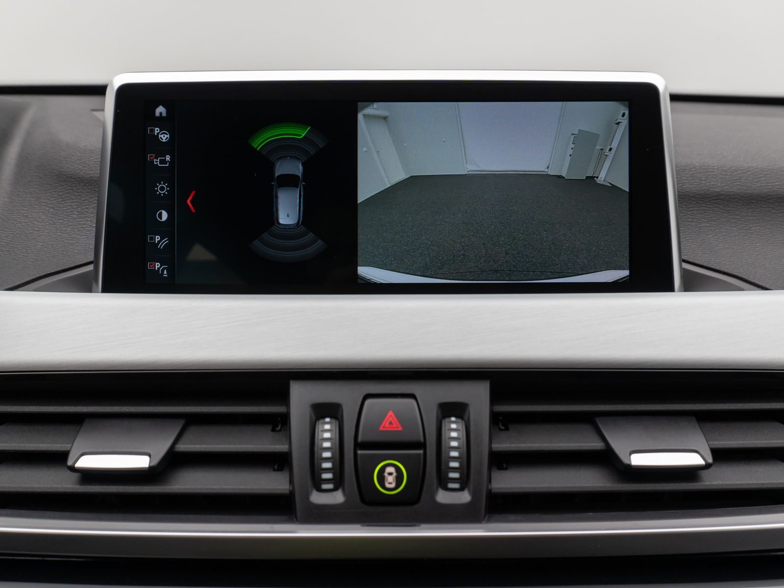Fahrzeugabbildung BMW X1 sD18i Kamera DAB Alarm LED Navi Sport Geschwi