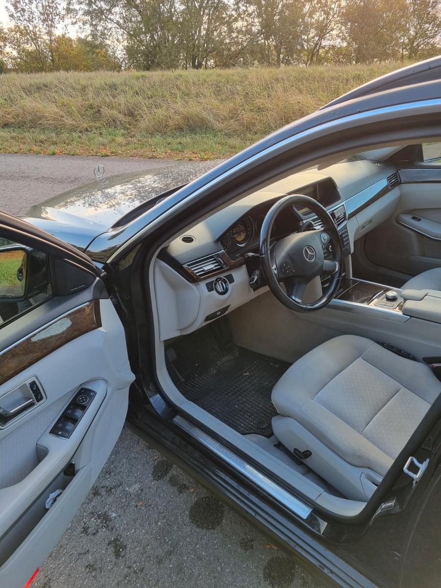 Mercedes-Benz E250 2011 — photo 8