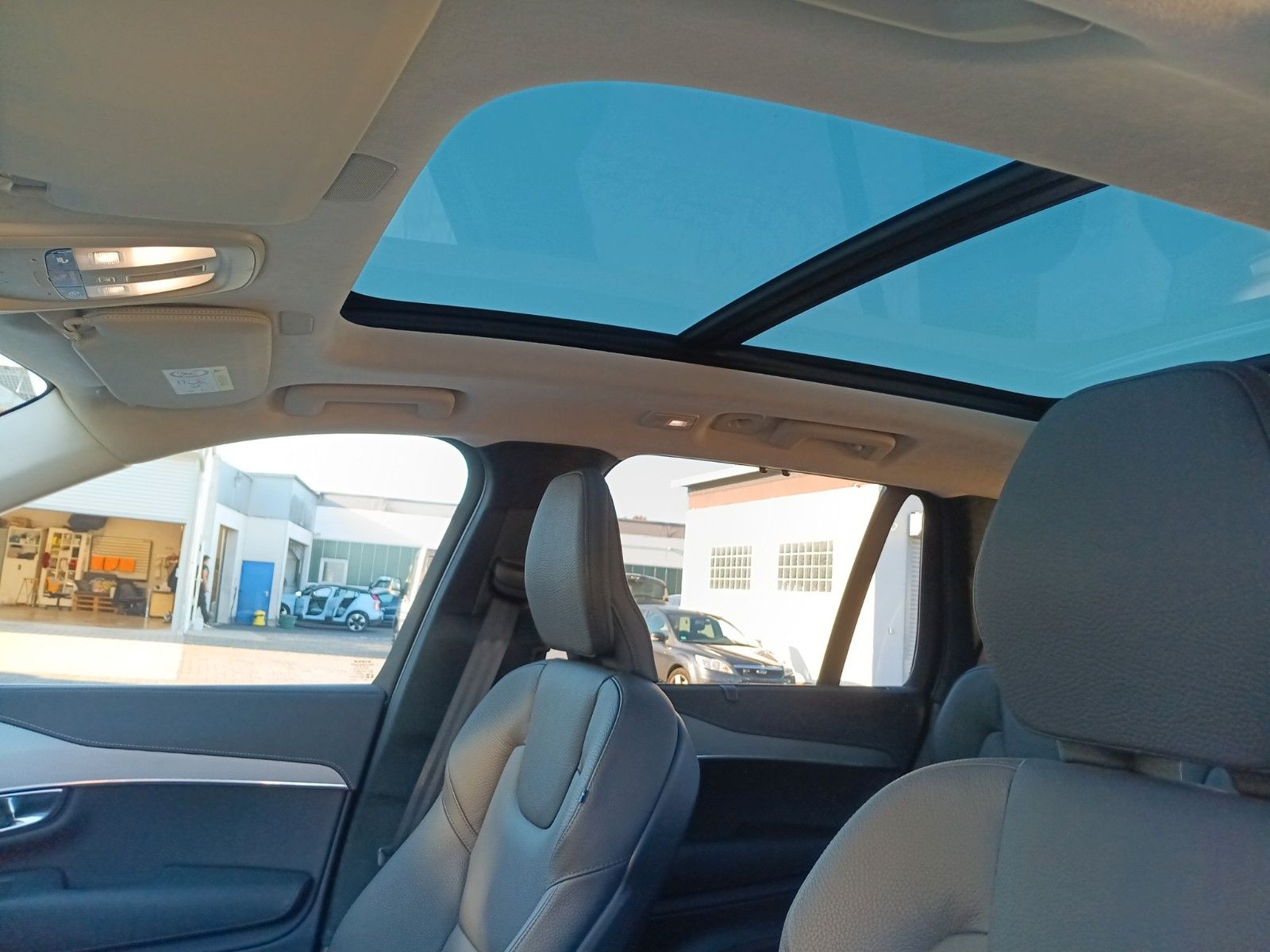 Volvo XC90 T8 Ultra Bright Recharge - AHK Pano 360° foto 17