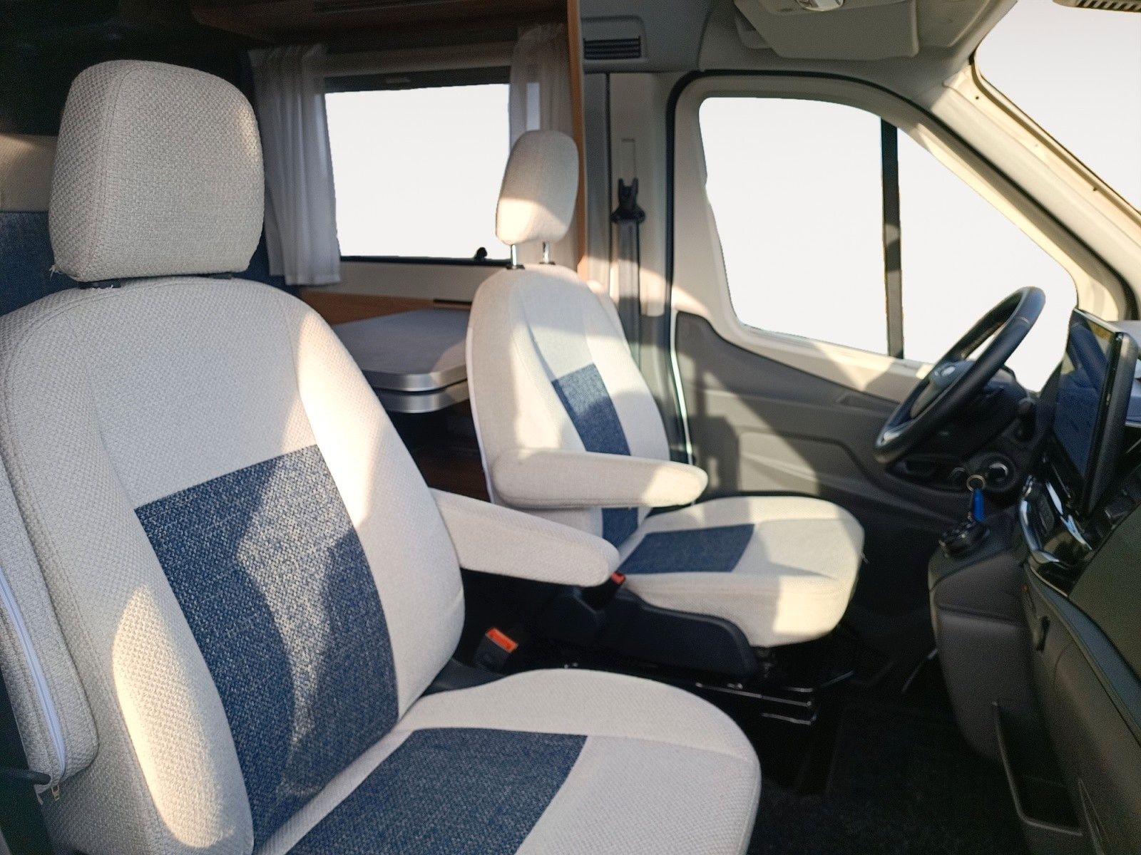 Fahrzeugabbildung Weinsberg CaraSuite 700 MEG Ford*Automatik*Xenon*Dachklima