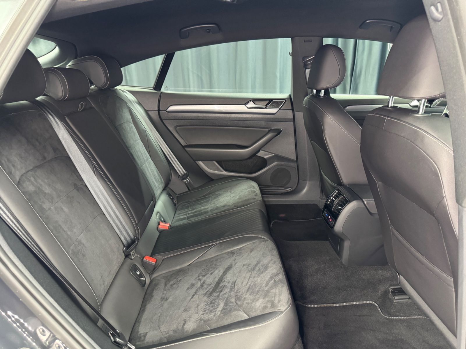 Fahrzeugabbildung Volkswagen Arteon R-Line|DSG|NAVI|ACC|DIGI-TACHO|1.HAND