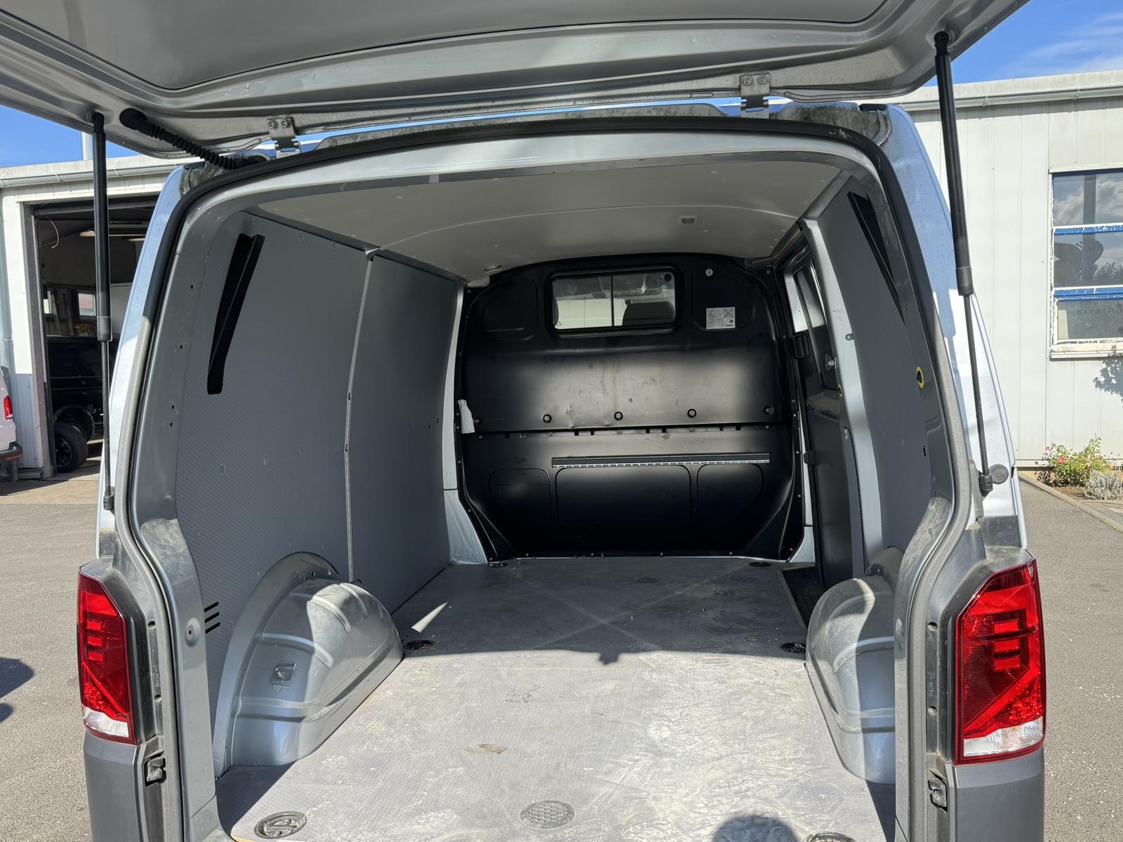 Volkswagen T6 Transporter 6.1 Kasten DSG AHK*NAVI*PDC*MFL