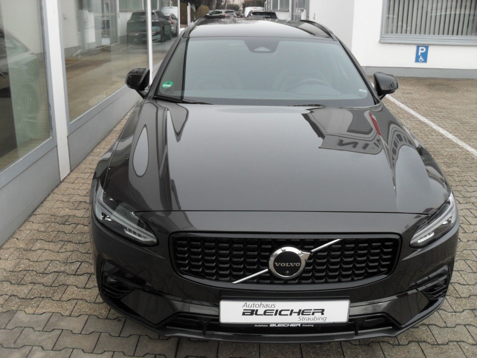 Fahrzeugabbildung Volvo V90 B4 Kombi Plus Dark | Standheizung / Timer