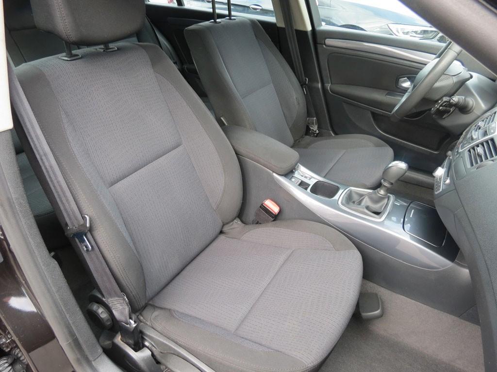 Renault Laguna 2010 — photo 10