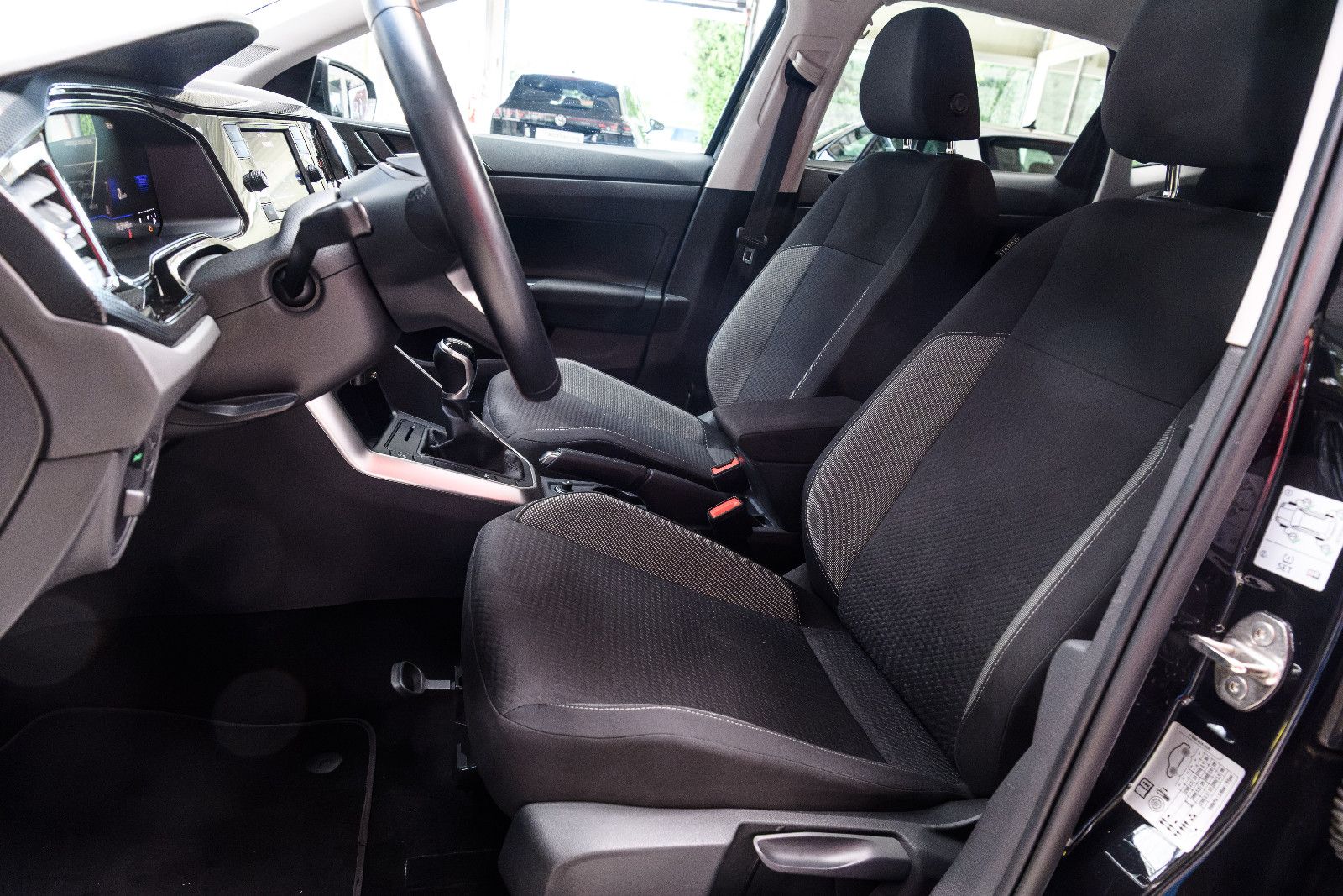 Fahrzeugabbildung Volkswagen Polo VI Life +Sitzheizung  +Allwetter