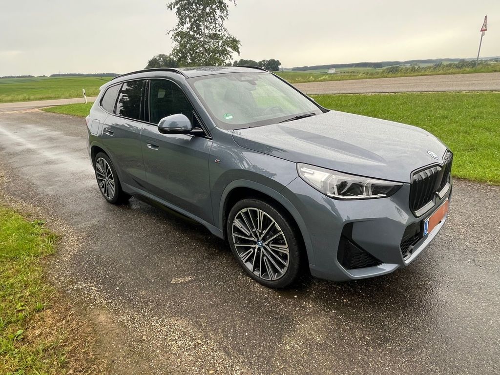 BMW iX1