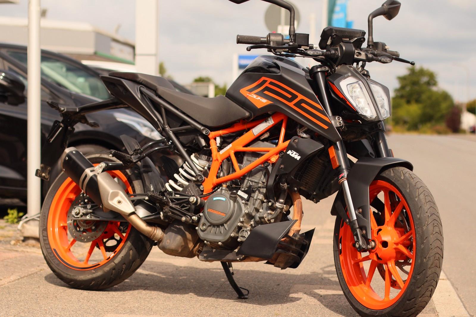 KTM Duke 125