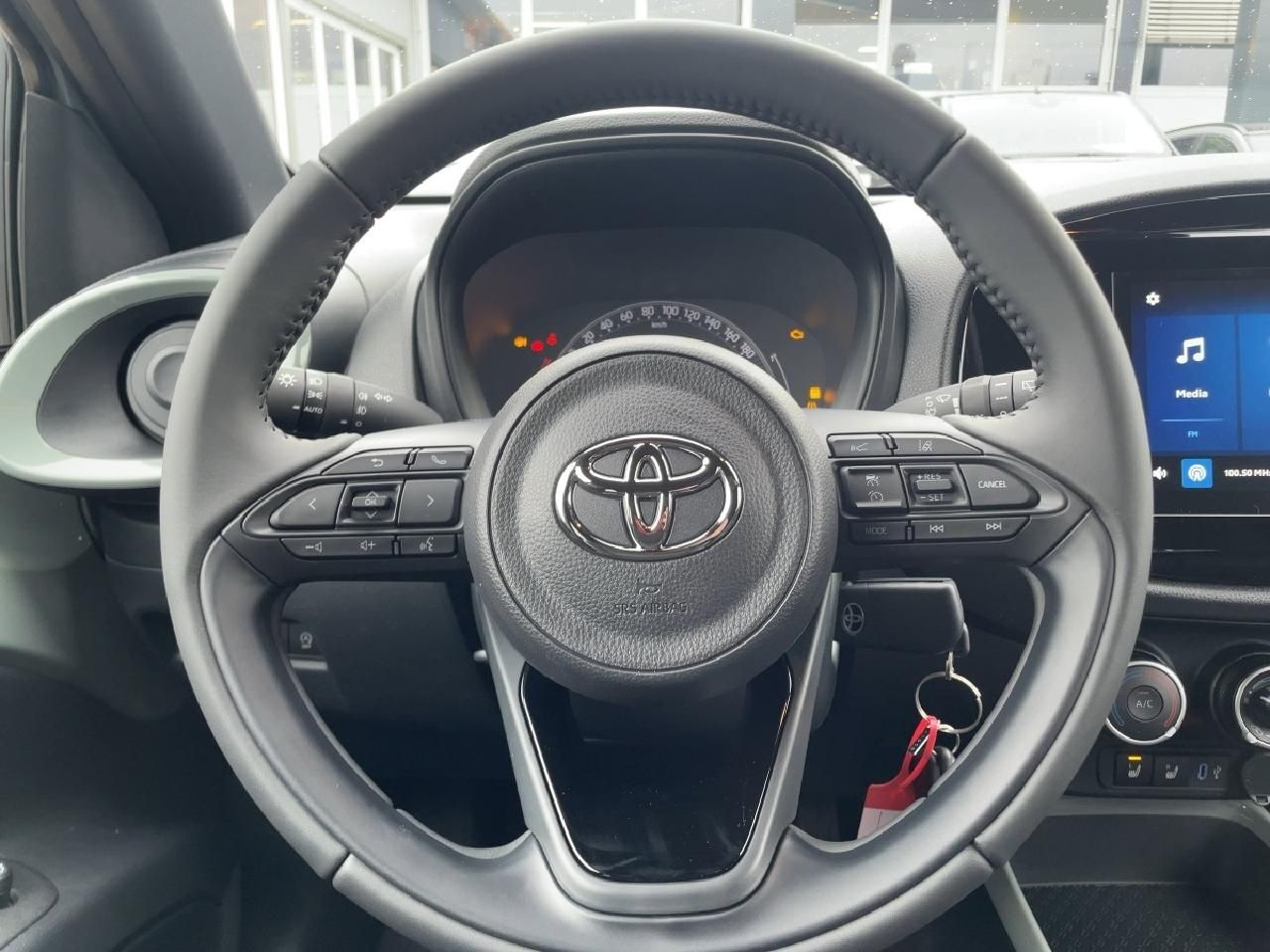 Fahrzeugabbildung Toyota Aygo X 1,0 l Teamplayer 5 M/T