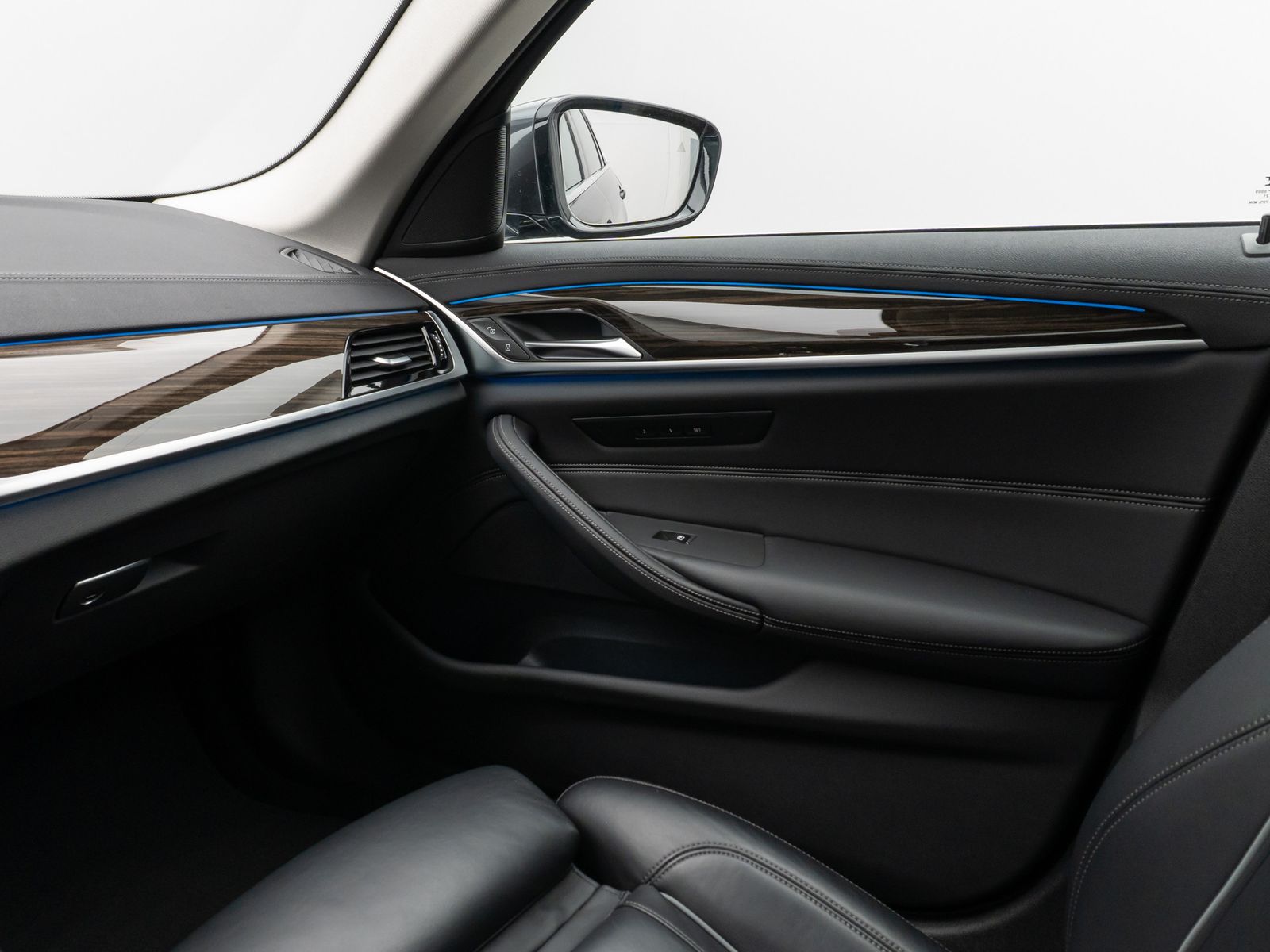 Fahrzeugabbildung BMW 530e  Luxury Line Kamera Laser HUD HiFi Komfort