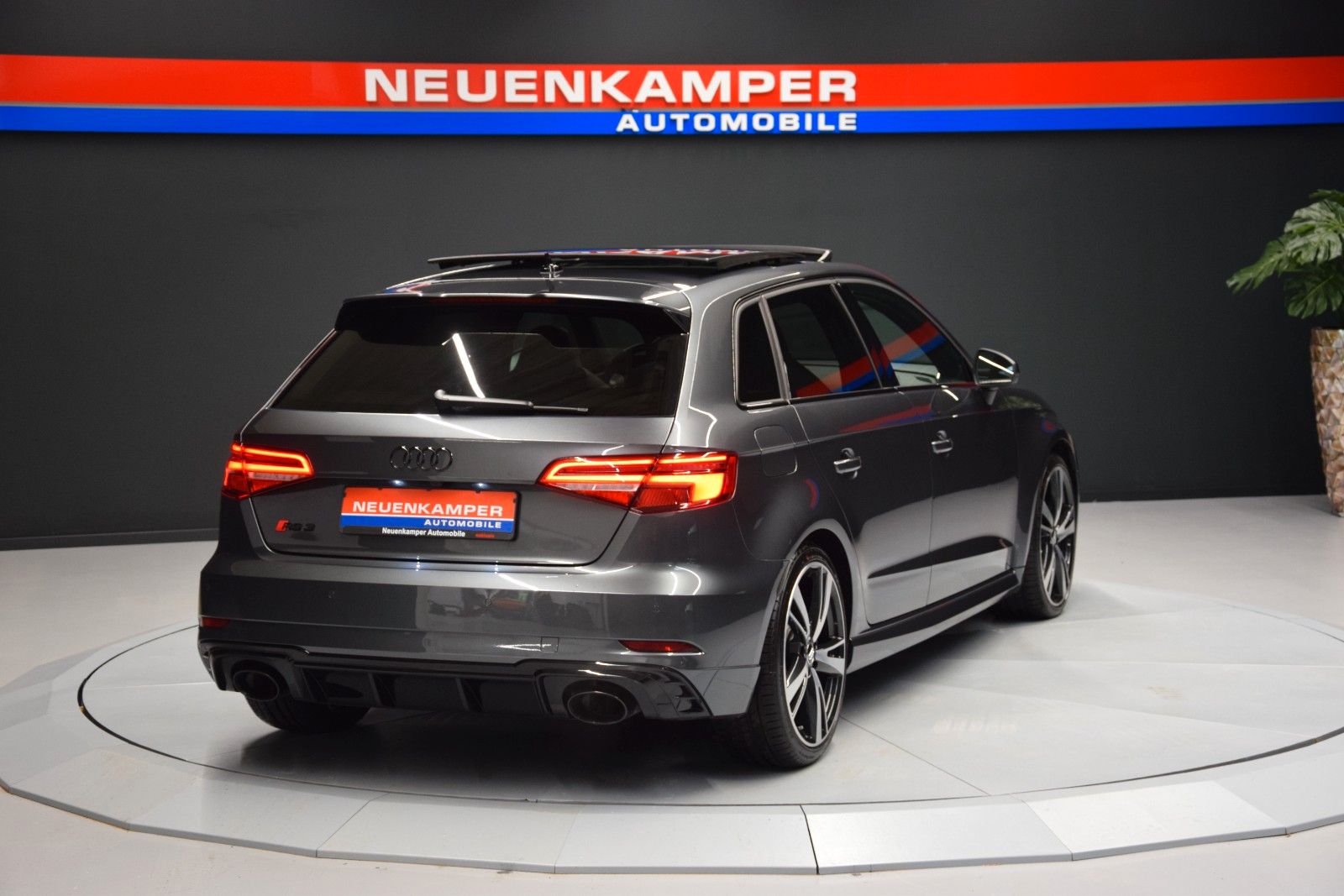 Fahrzeugabbildung Audi RS3 Sportback 2.5 TF quattro Pano B&O Schale ACC