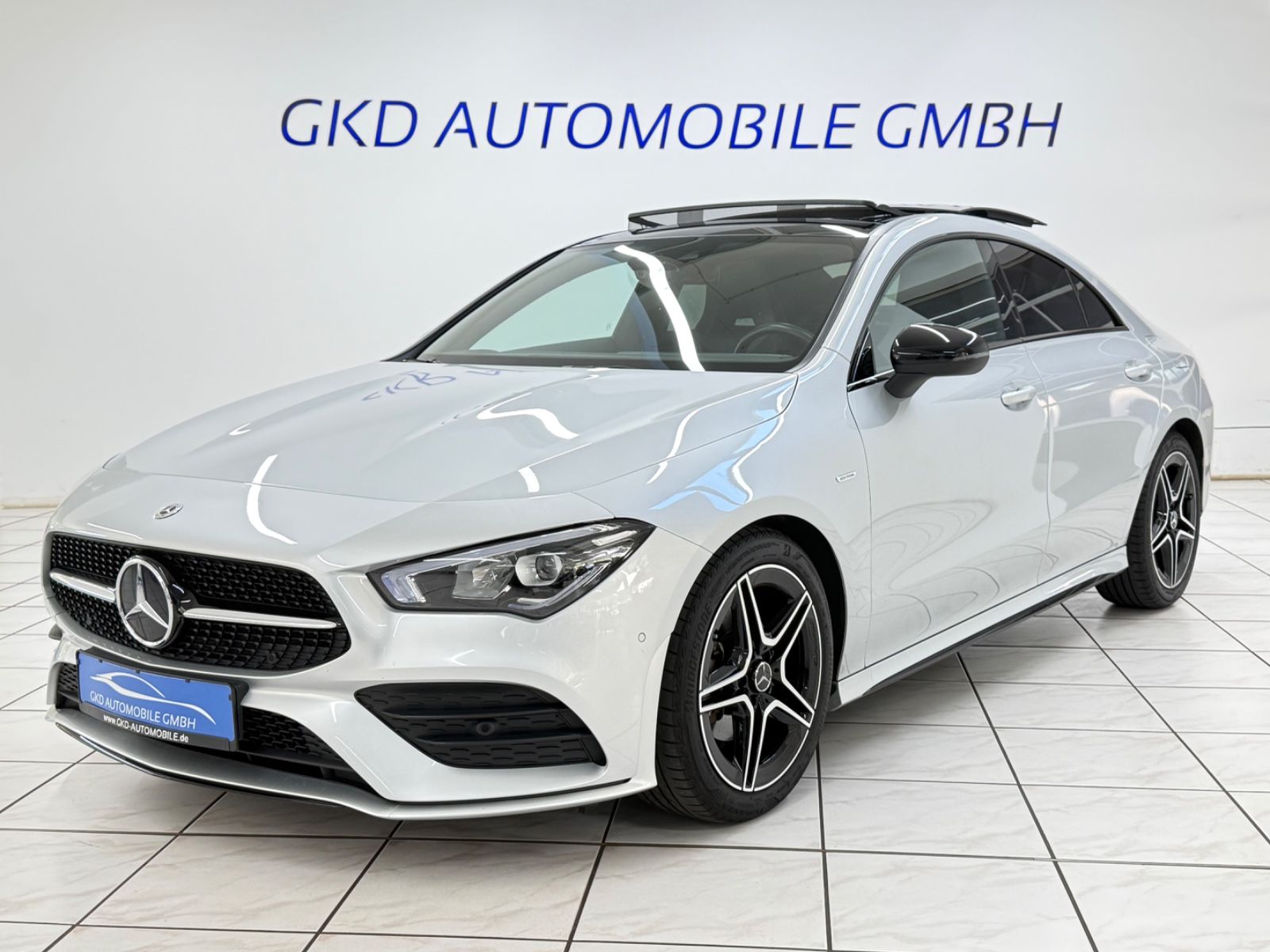 Mercedes-Benz CLA 200 AMG Line Pano Night Kamera Shz Ambiente