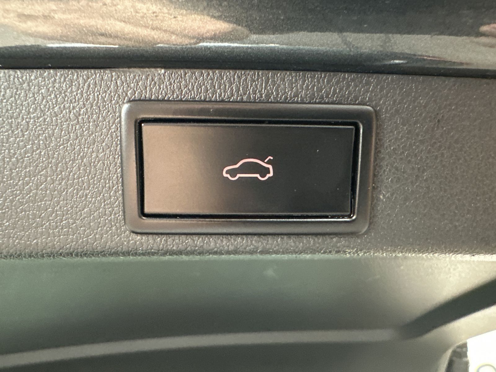 Fahrzeugabbildung SKODA Octavia Combi 2.0 TDI DSG Tour NAV+LED+ACC+DAB