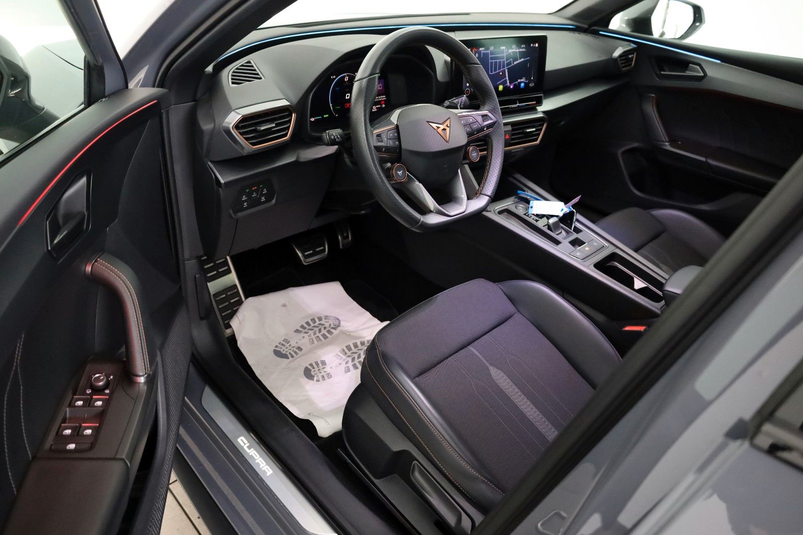Fahrzeugabbildung CUPRA Leon Sportstourer TLeder,Navi,LED,ACC,Kamera,SH