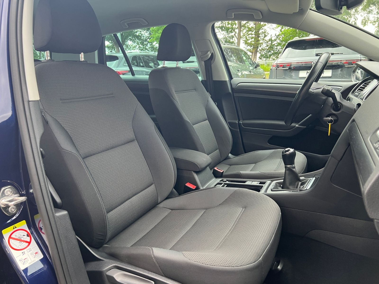 Fahrzeugabbildung Volkswagen Golf VII Comfortline 1.5 TSI ACT *Standhzg.,LED,