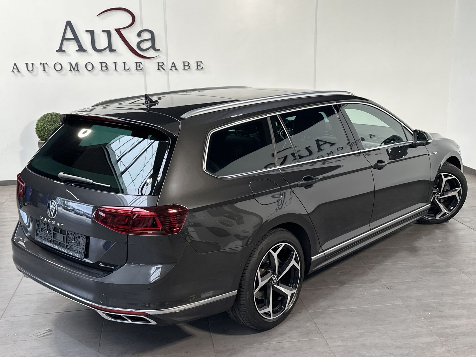 Fahrzeugabbildung Volkswagen Passat Variant 2.0 TDI DSG 4M R-Line NAV+LED+H&K