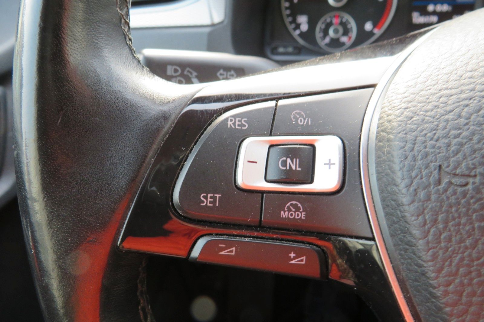 Fahrzeugabbildung Volkswagen Caddy MAXI 2.0-TDI COMFORT AHK NAVI STANDH. 1HD