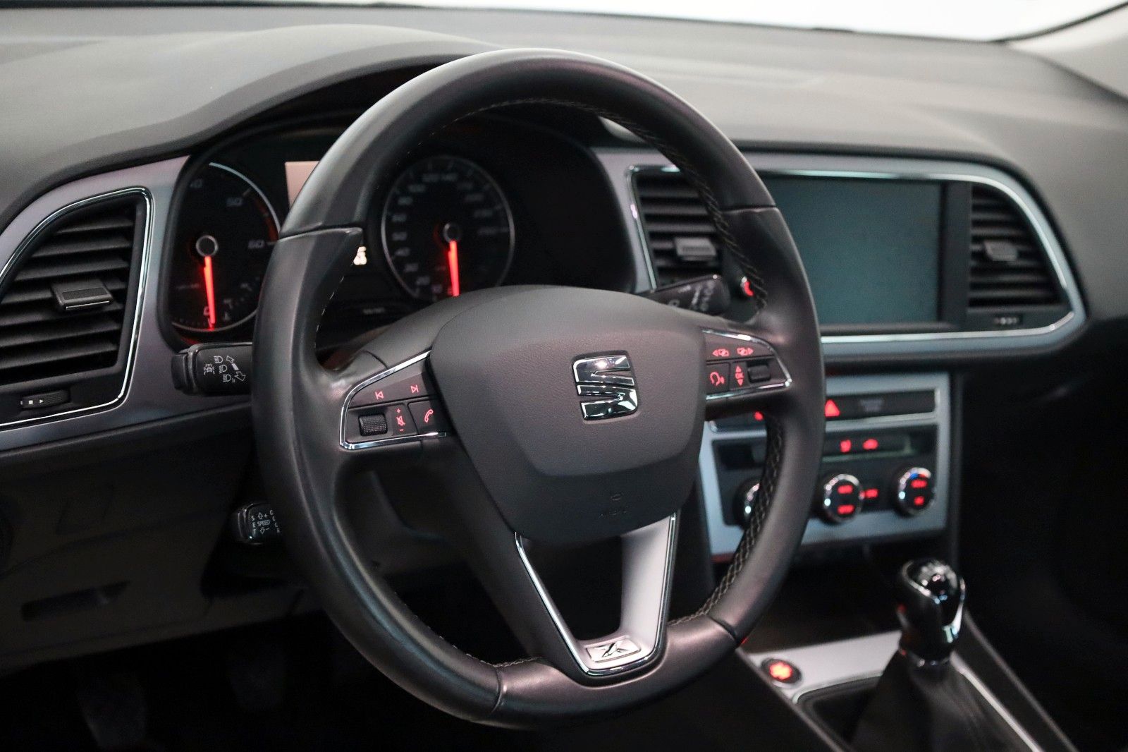 Fahrzeugabbildung SEAT Leon ST Xcellence T.Leder,Navi,LED,Apple CarPlay