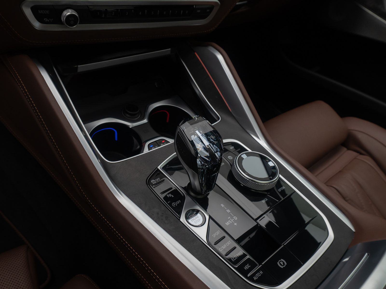 Fahrzeugabbildung BMW X6 M50i B&W HUD DAB SkyLounge Individual 22Zoll